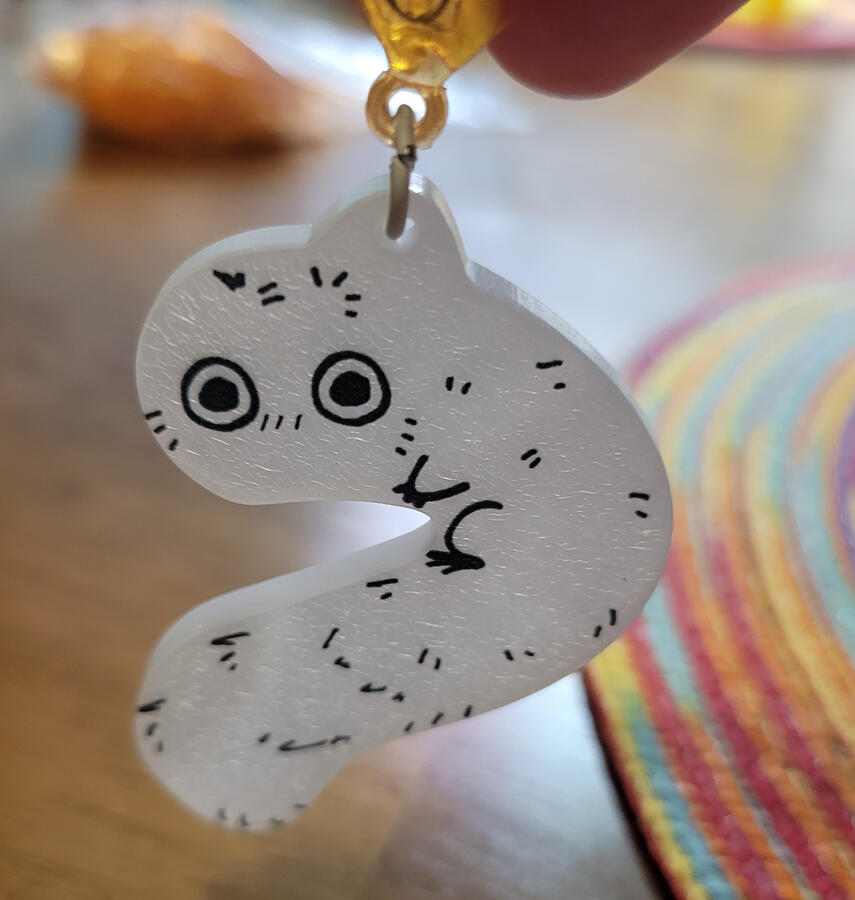 Pearlesent scruffed brushbuddy keychain. Approx 2 inches tall. findings sourced & attached in-house.